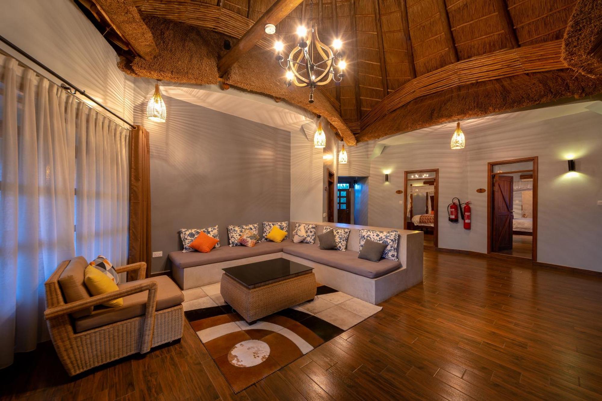 Emburara Farm Lodge Mbarara Esterno foto