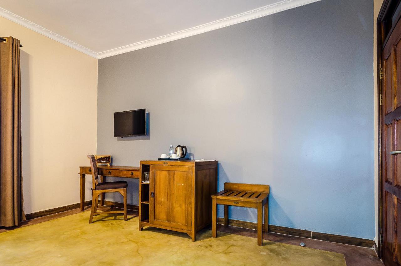 Emburara Farm Lodge Mbarara Esterno foto